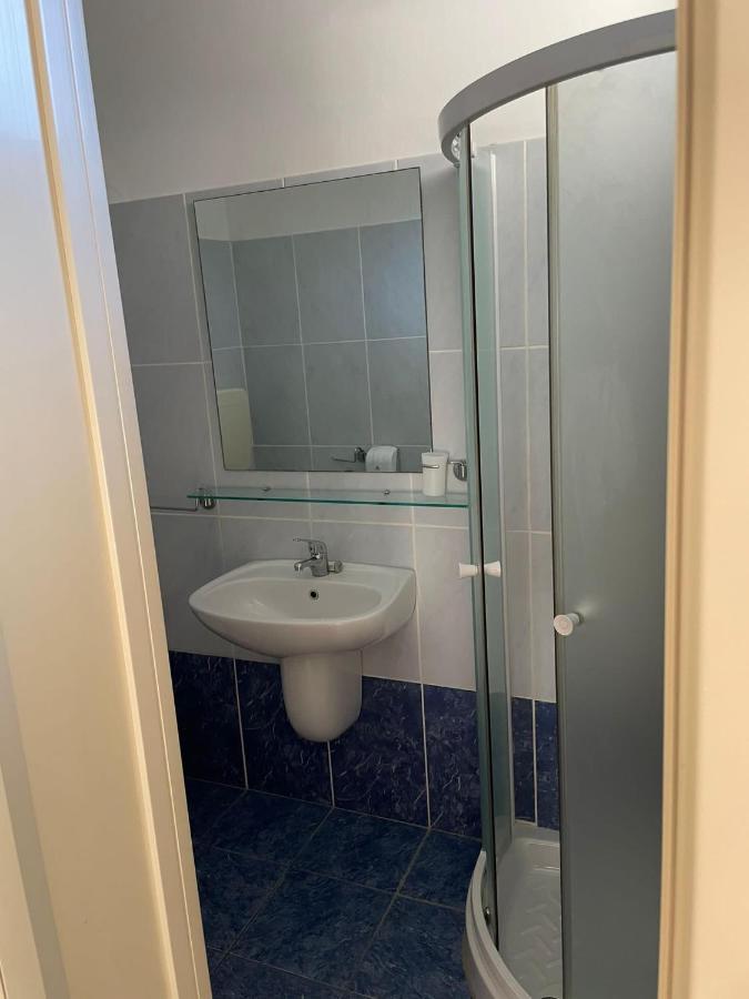 Hotel Vera تْشيزيناتيكو المظهر الخارجي الصورة