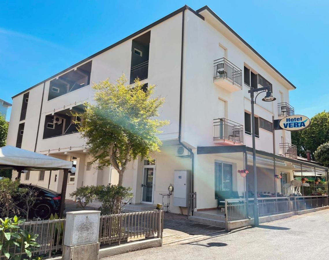 Hotel Vera تْشيزيناتيكو المظهر الخارجي الصورة